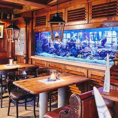 Moby Dick Hotel & Ferienwohnungen วุสโทรว์ ภายนอก รูปภาพ