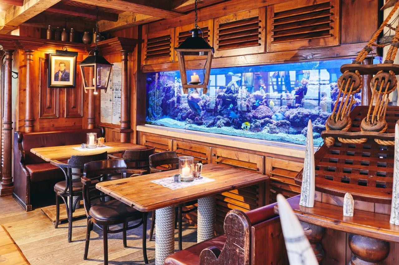 Moby Dick Hotel & Ferienwohnungen วุสโทรว์ ภายนอก รูปภาพ