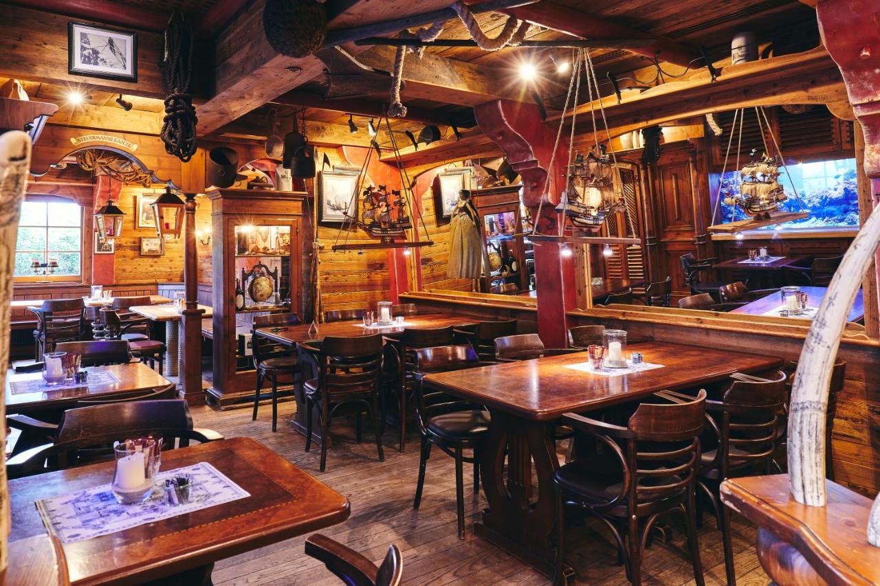 Moby Dick Hotel & Ferienwohnungen วุสโทรว์ ภายนอก รูปภาพ