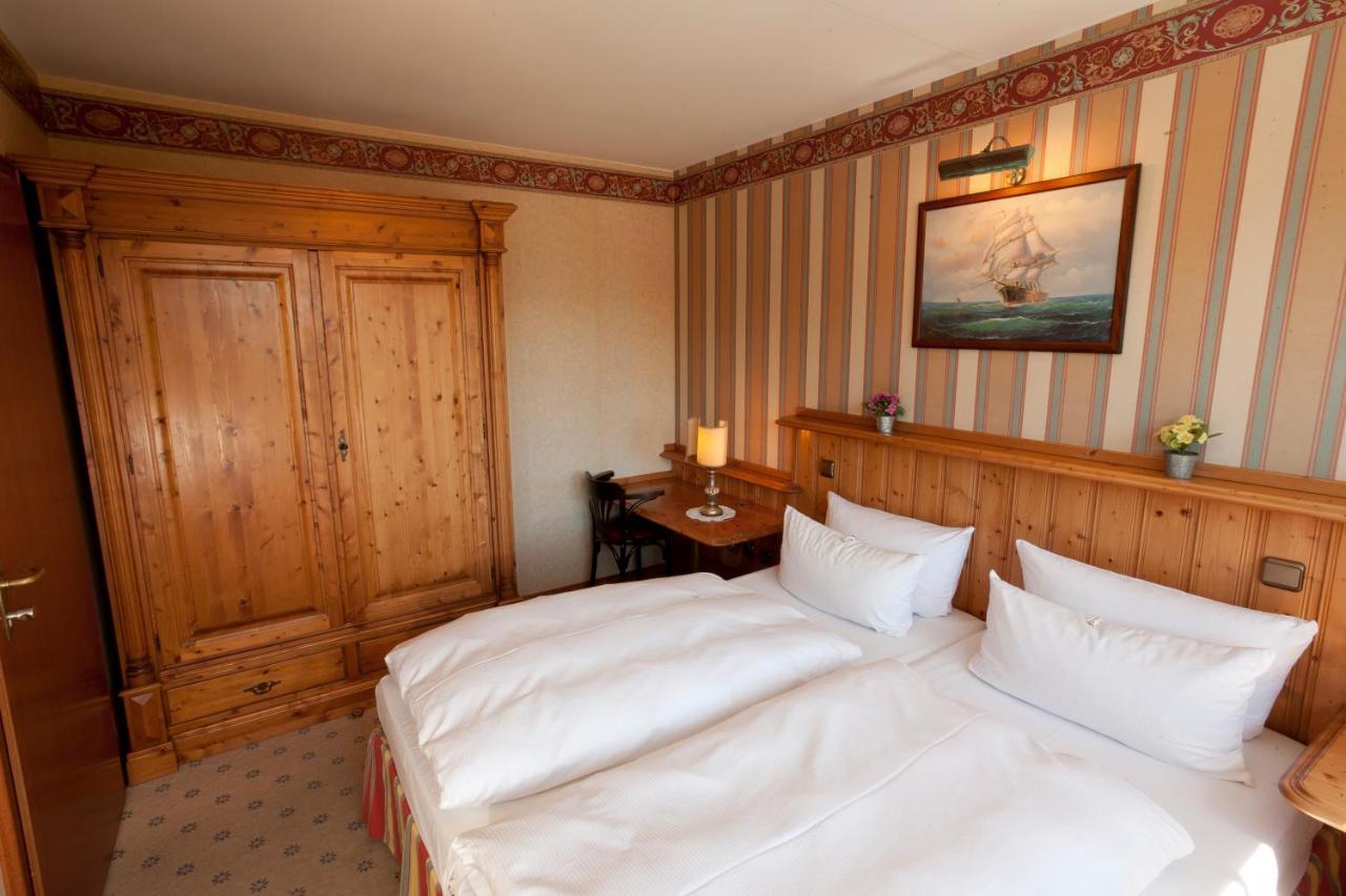 Moby Dick Hotel & Ferienwohnungen วุสโทรว์ ภายนอก รูปภาพ