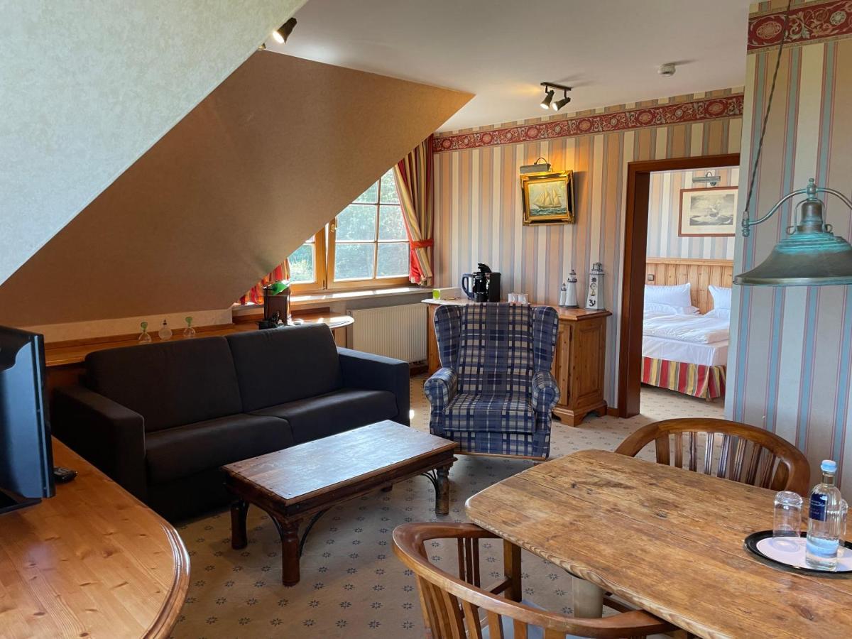 Moby Dick Hotel & Ferienwohnungen วุสโทรว์ ภายนอก รูปภาพ