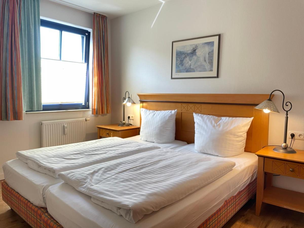 Moby Dick Hotel & Ferienwohnungen วุสโทรว์ ภายนอก รูปภาพ